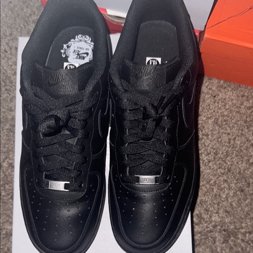 Nike Black Sneakers Sleek Design Comfort